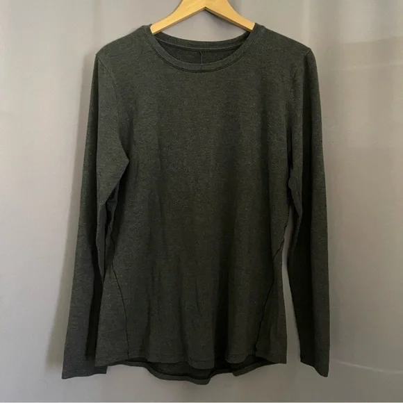 Lululemon Mens wool blend Long sleeve shirt fits like S-M
see measurements - Picture 1 of 3